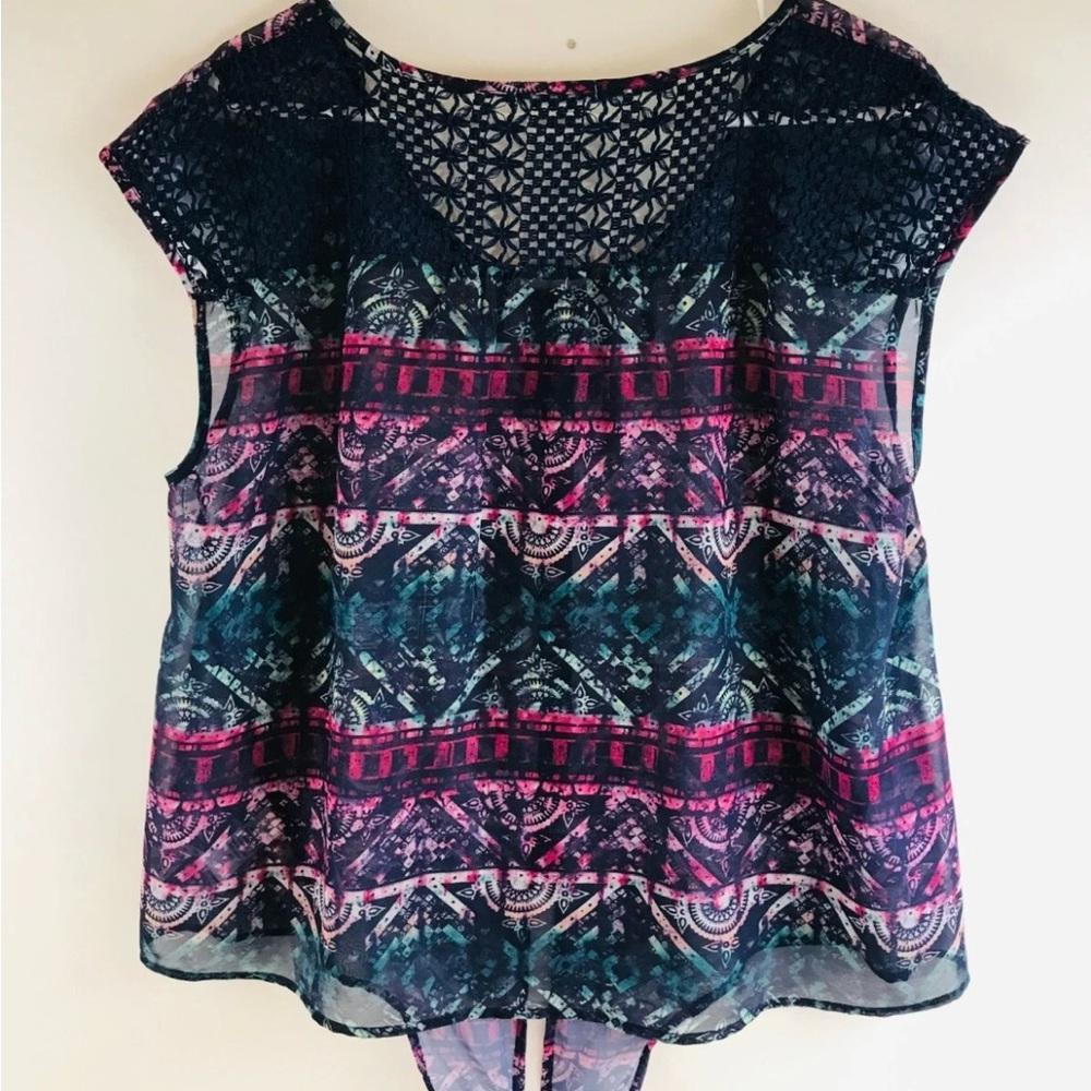 Maurices Shirt Women's Size XL Navy Blue Multicolor Sheer Waist Tie Cap Sleeve - Picture 2 of 8